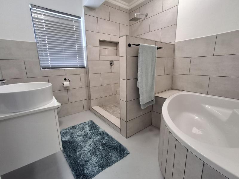 3 Bedroom Property for Sale in Britannia Bay Western Cape